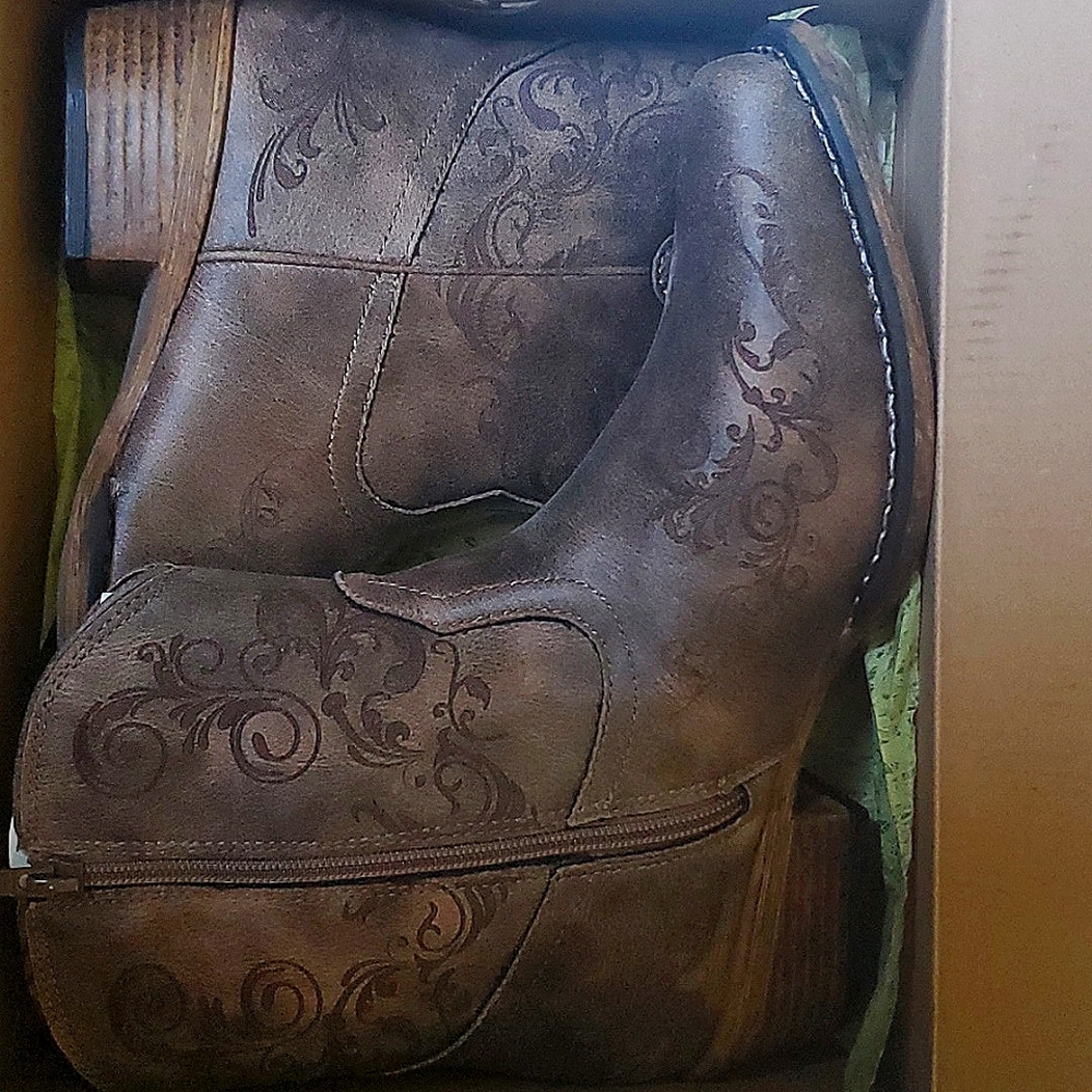 NWT. Never worn. Roper short boots with cute floral stitching.
